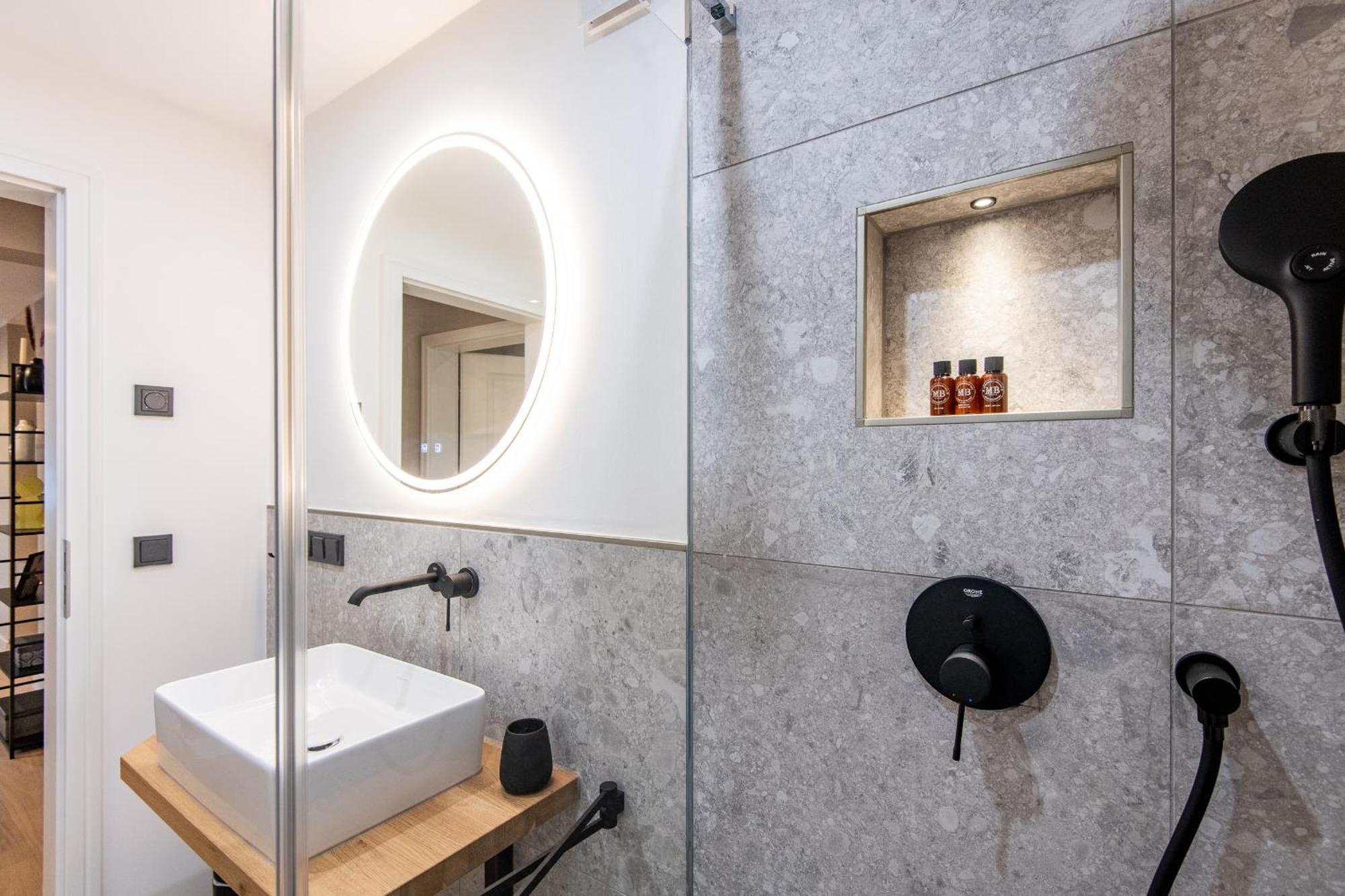Apartment F27 Living Whg 07 *